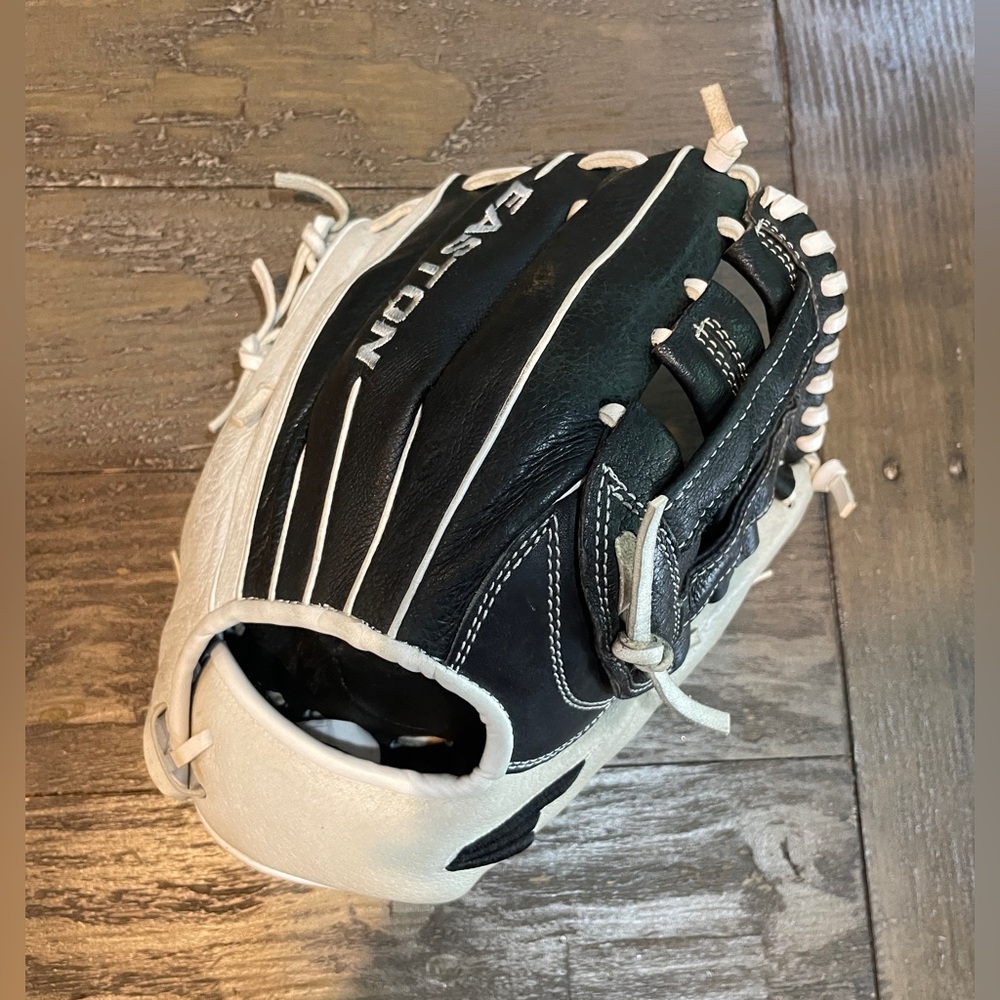 Rand Hand Throw - Easton Future Elite Youth Baseball Glove Size 11"